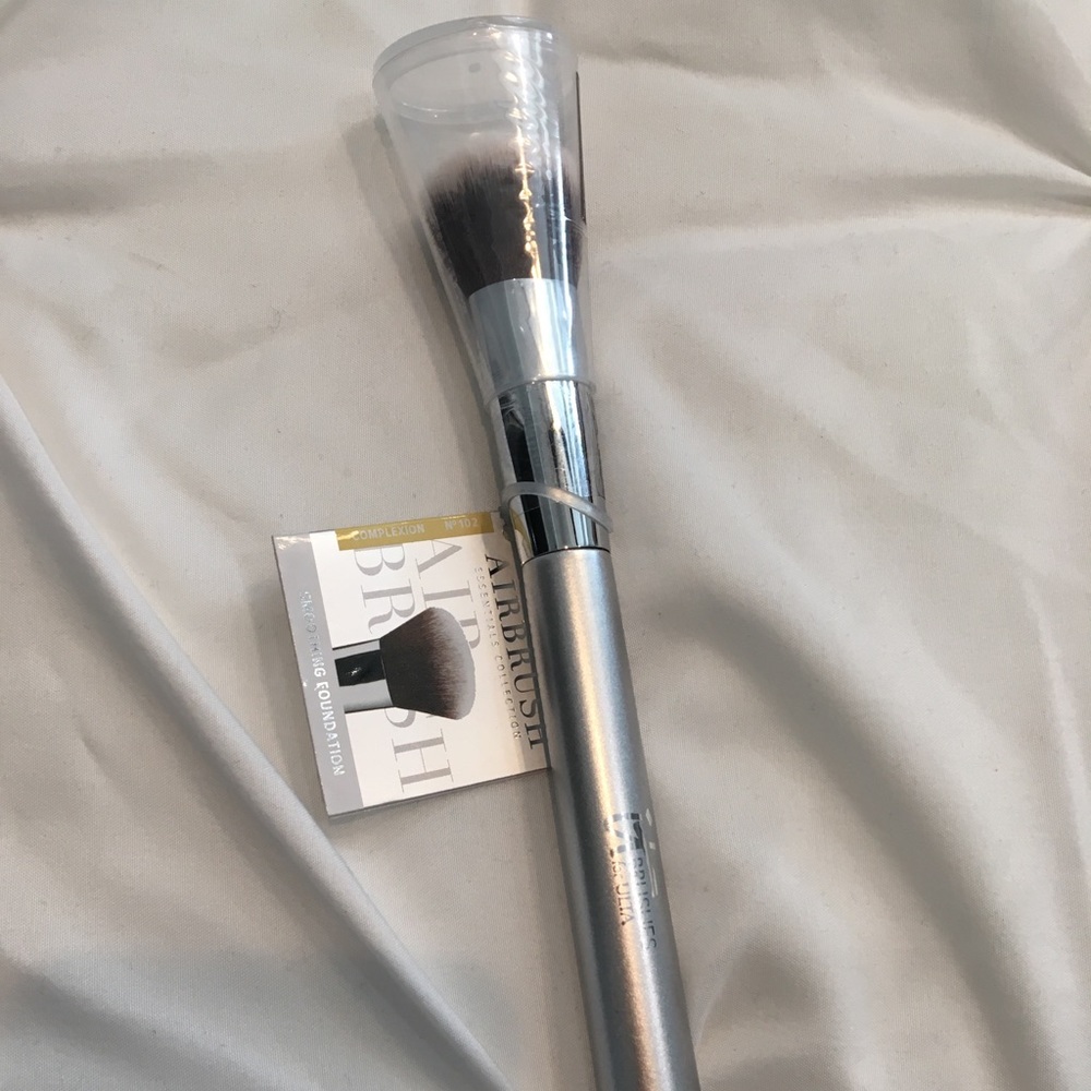 Airbrush Smoothing Foundation Brush #102